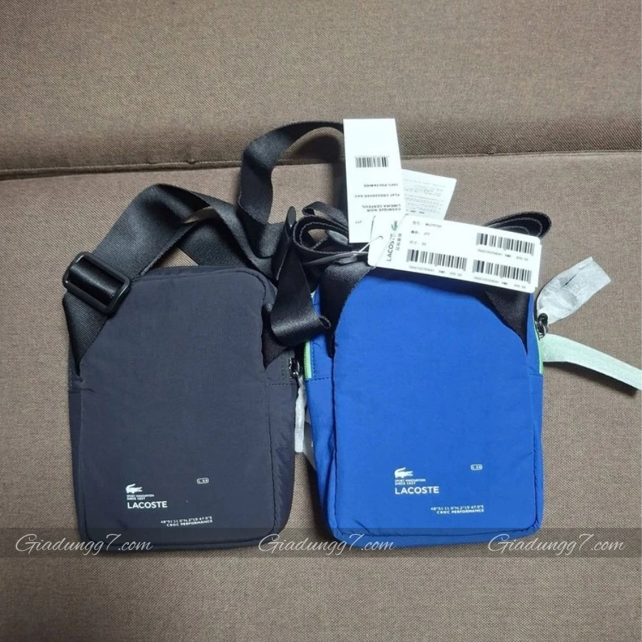Túi đeo chéo Lacoste NU3797UH crossbody Blue Được làm từ chất liệu nylon bền chắc, chiếc túi đeo vai thời trang này rất phù hợp với lối sống năng động.