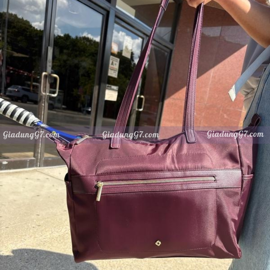 Chiếc Túi xách Samsonite Mobile Solution 2 Tote kết hợp phong cách thanh lịch và tính thực dụng với nội thất rộng rãi