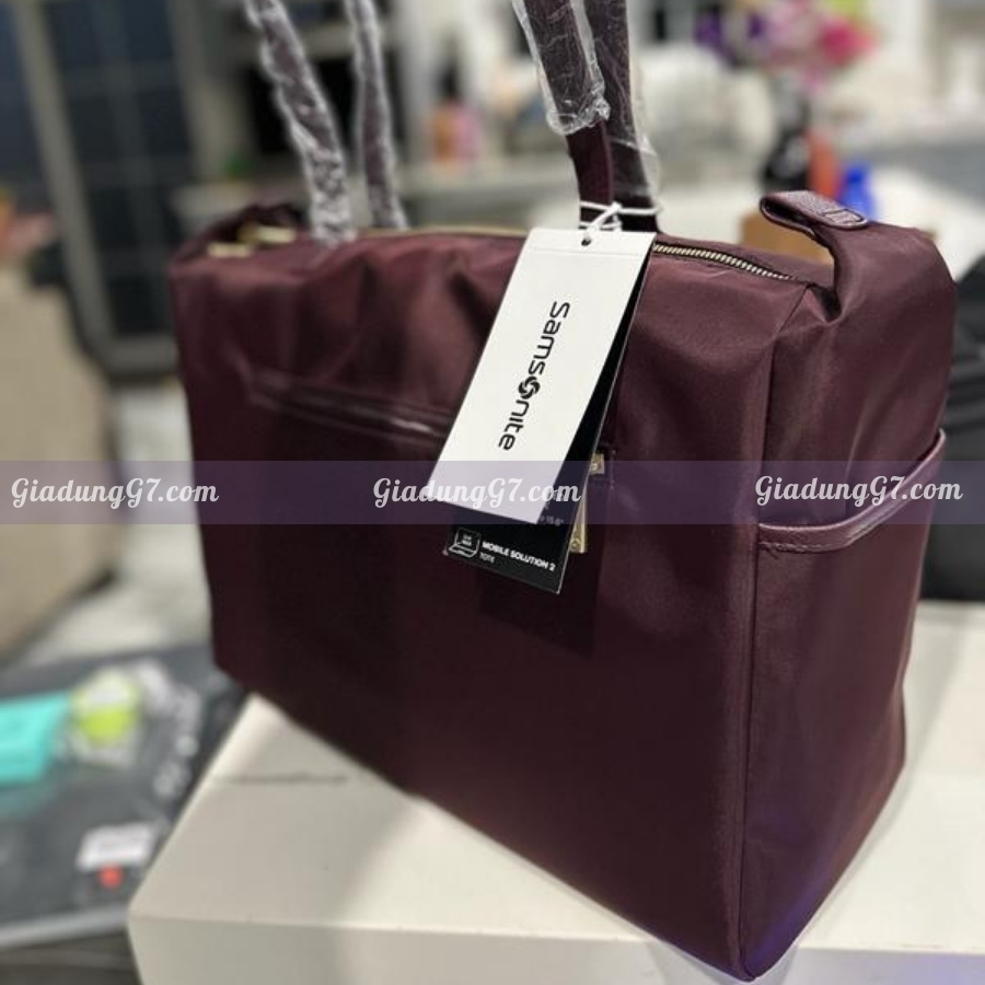 Chiếc Túi xách Samsonite Mobile Solution 2 Tote kết hợp phong cách thanh lịch và tính thực dụng với nội thất rộng rãi