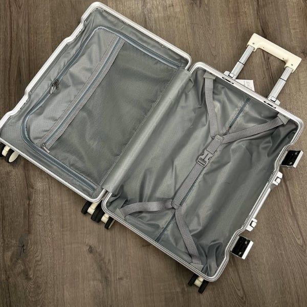 Vali Addidas size 20 cabin hoàn hảo cho những chuyến đi chơi