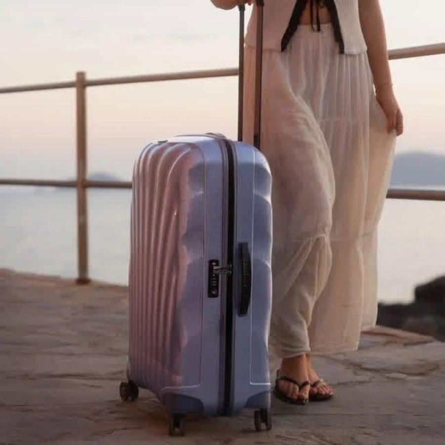 Vali Samsonite C-Lite màu tím Lavender Luôn trung thực với những câu chuyện tuyệt vời được đan cài vào công nghệ Curv® và thiết kế mang tính biểu tượng