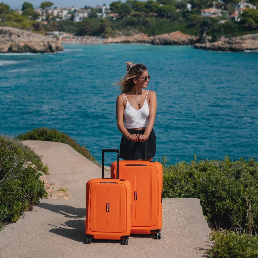 Hãy cùng khám phá Samsonite Essens, chiếc vali không thể thiếu cho mọi chuyến đi của bạn