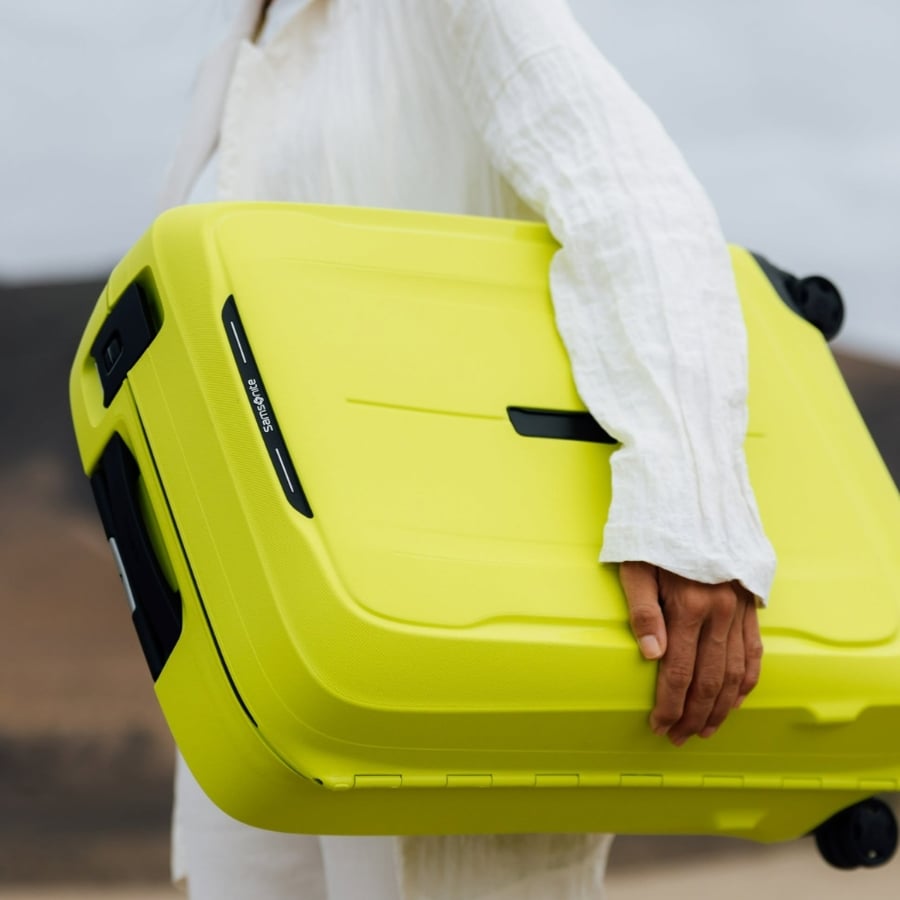 Vali Samsonite Essens màu xanh Lime Được sản xuất tại trung tâm châu Âu và làm từ vật liệu tái chế