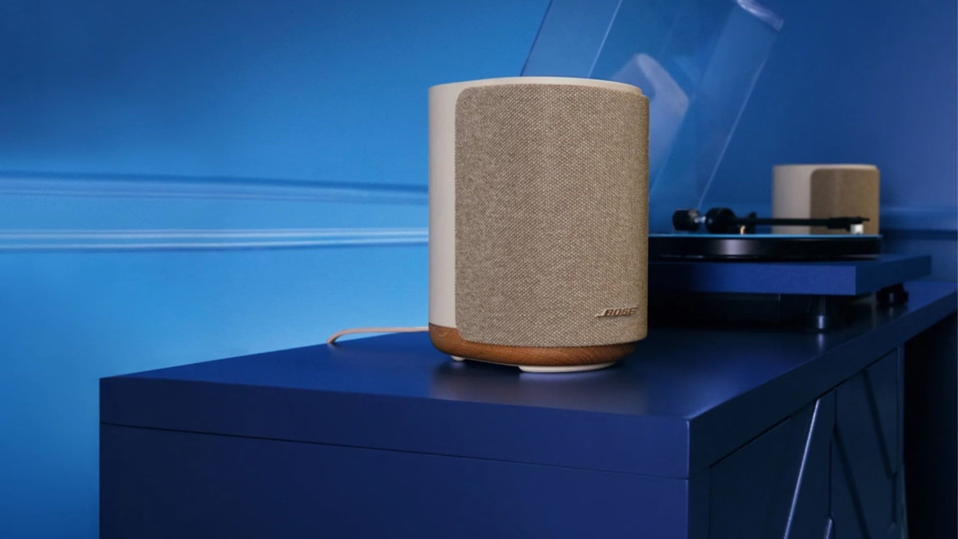 Chế độ nghe nhạc Stereo với 2 loa Bose Lifestyle Ultra Speaker
