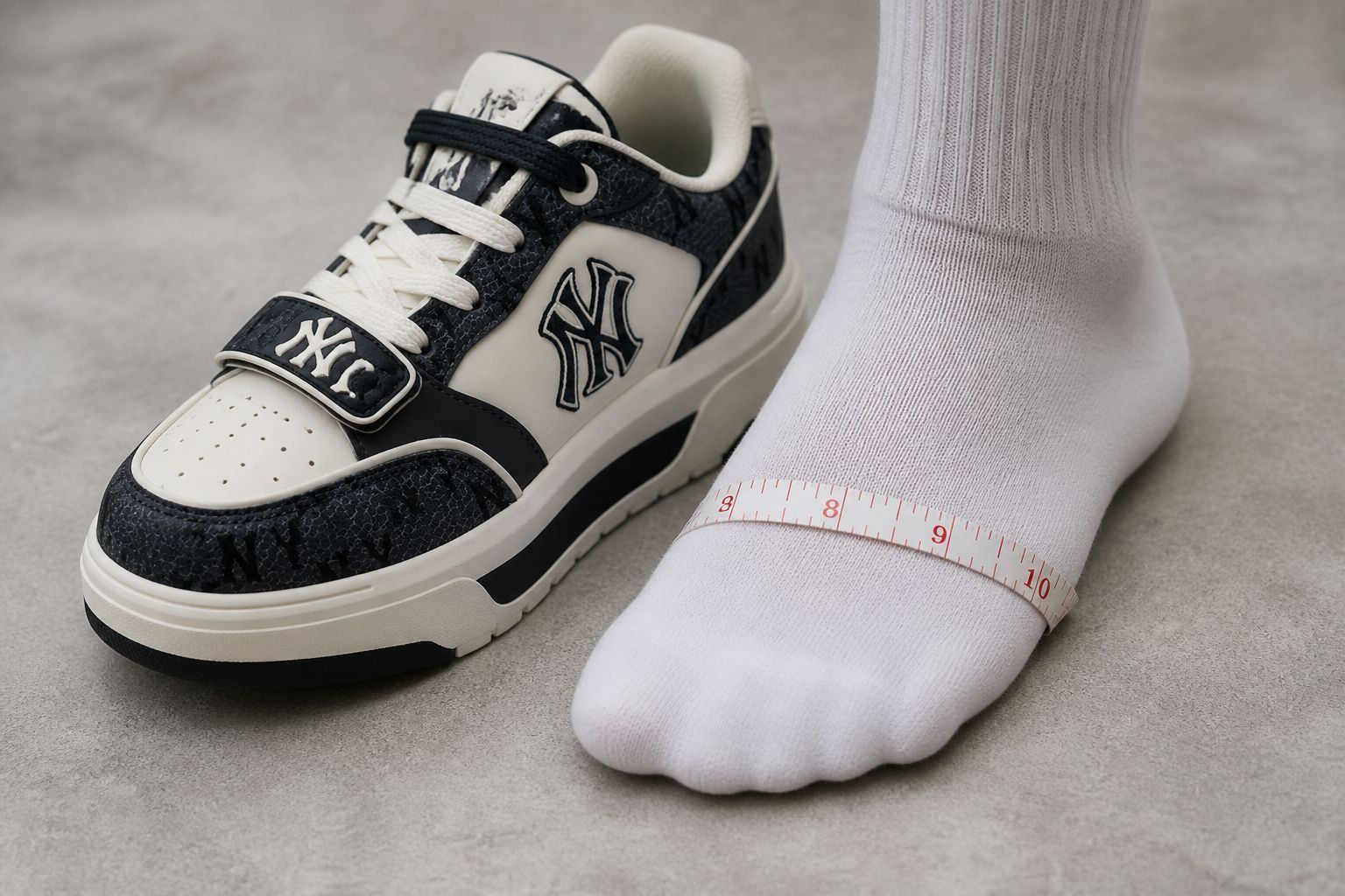 Kiểm tra bề ngang bàn chân để chọn size giày MLB phù hợp