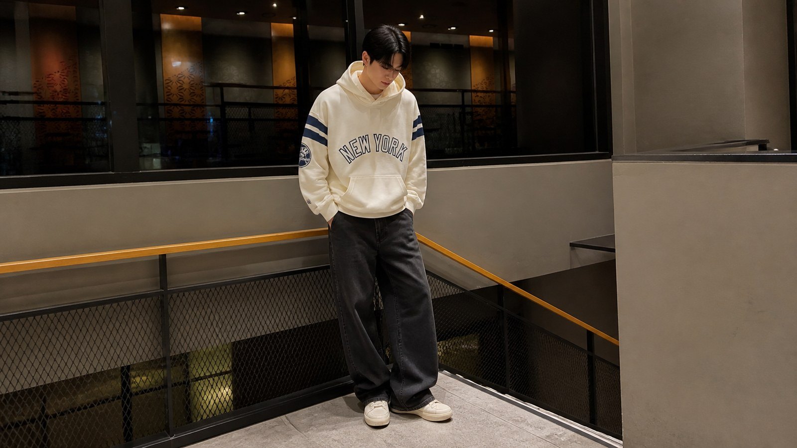 Chọn mood trước khi phối outfit theo phong cách MLB-style