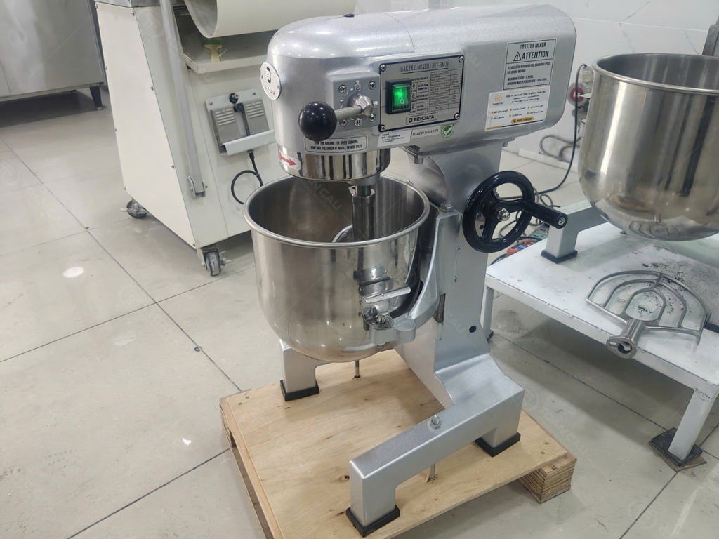 Máy trộn đứng planetary mixer công nghiệp cho tiệm bánh ngọt