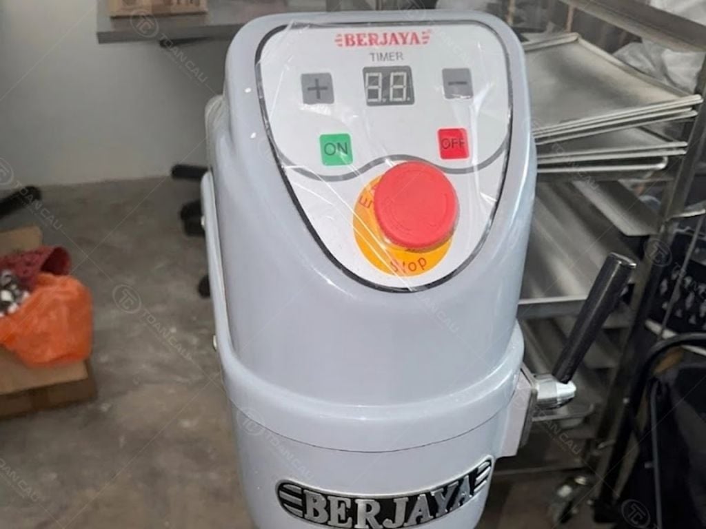 anh-can-chi-tiet-bang-dieu-khien-san-pham-may-tron-bot-berjaya-10l BJY-BM10-DT