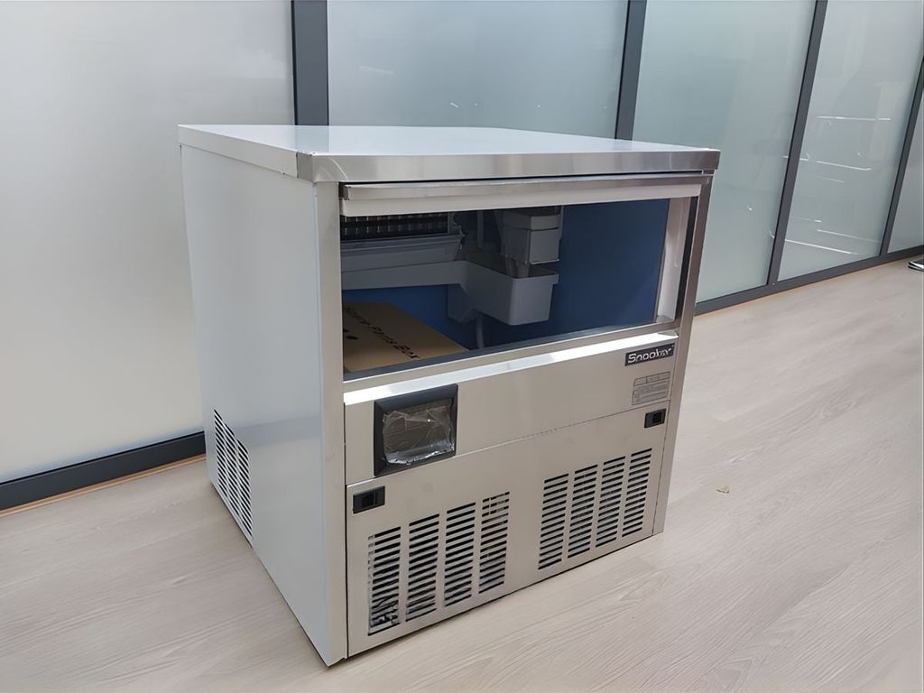 góc nghiêng máy làm đá viên Snooker SK-81B