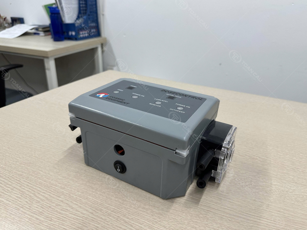 ảnh máy bơm định lượng hóa chất DC902 cho máy rửa bát công nghiệp