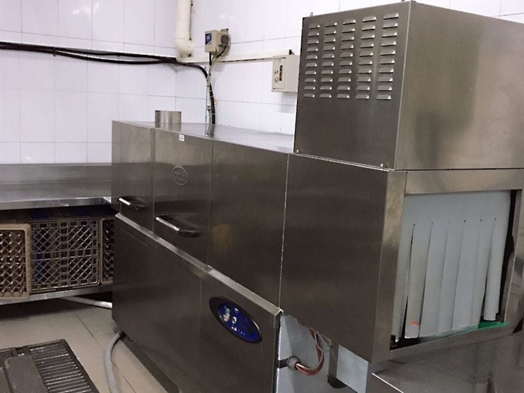 máy rửa bát băng chuyền Ozti OBK 2000 vận hành bền bỉ