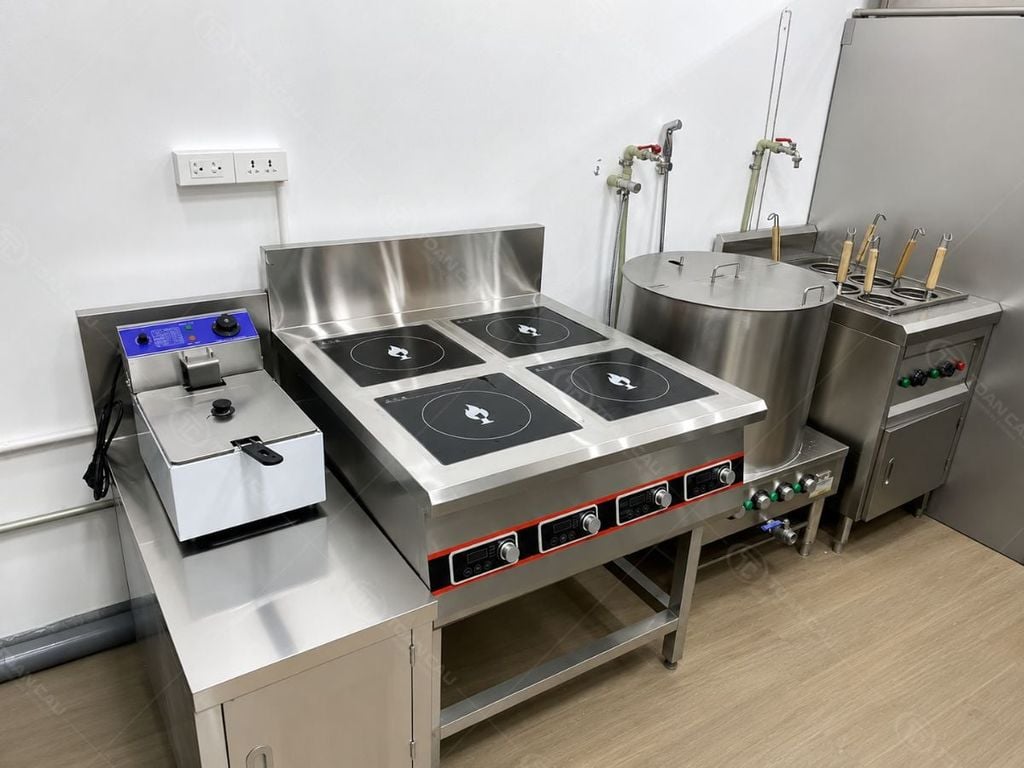 Bếp trụng mì 6 hộc được bếp toàn cầu lắp đặt trong không gian bếp nhà hàng