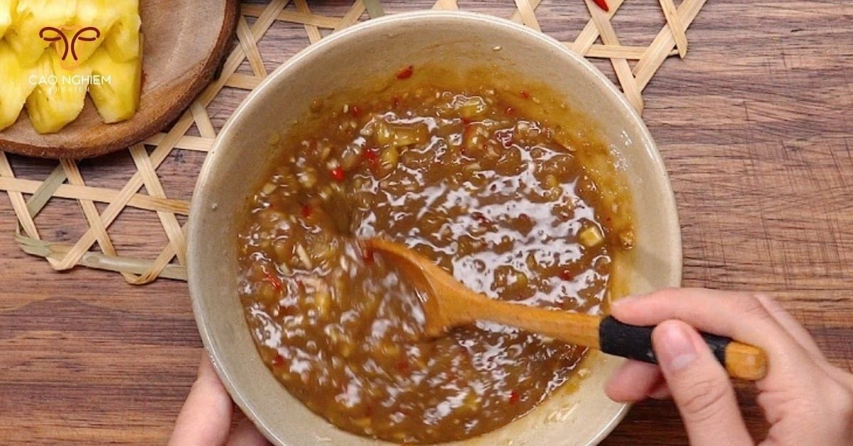 Pha mắm nêm chấm cùng lẩu bò nhúng dấm