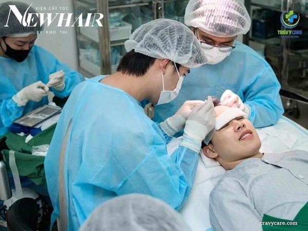 Hình ảnh bác sĩ thăm khám của cơ sở Doctor laser