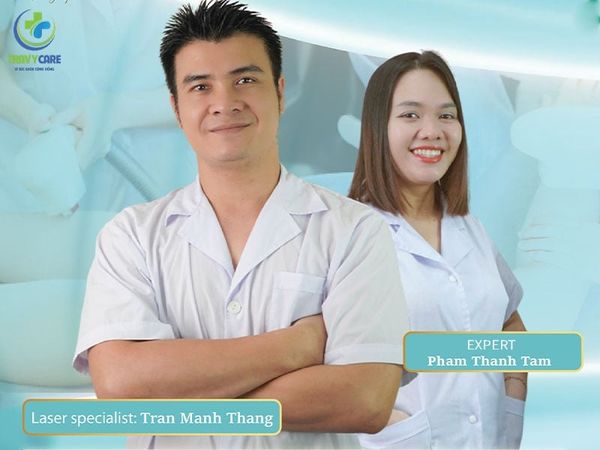 Chuyên gia laser Tran Manh Thang và expert Pham Thanh Tam tại địa chỉ học phun xăm uy tín Travycare.