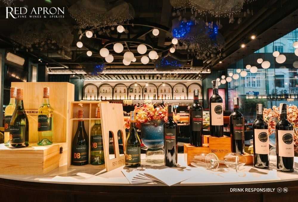 Khu trưng bày rượu vang De Bortoli chính hãng tại cửa hàng Red Apron Việt Nam