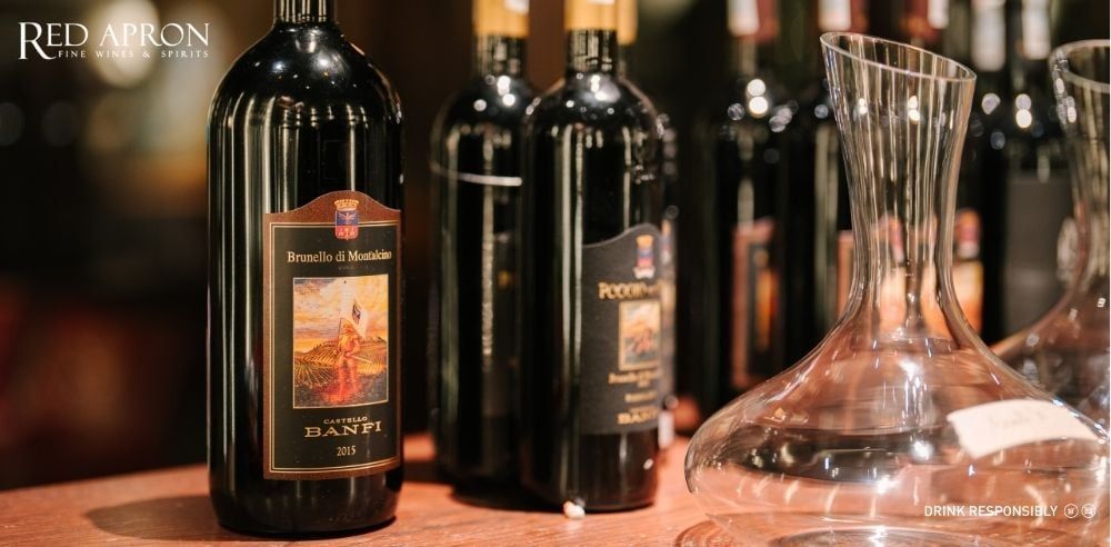 Bộ decanter và ly vang đỏ kiểu Bordeaux, nhiệt độ phục vụ rượu vang Tuscany tối ưu hương vị.