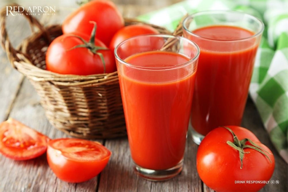 Nước ép cà chua ít muối giúp bổ sung nước sau khi uống rượu