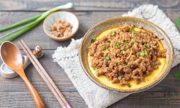 Hướng dẫn cách làm trứng hấp thịt hải sản mềm ngon thơm phức