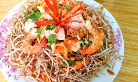 Cách làm gỏi khoai môn hải sản chiên giòn, lạ miệng