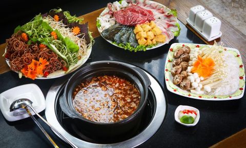 Cách nấu lẩu cua đồng hải sản đậm đà, thanh ngọt tại nhà