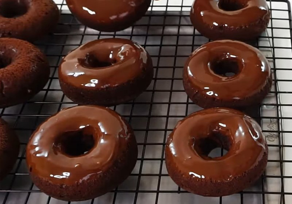 Mẹo bảo quản bánh donut socola đúng cách