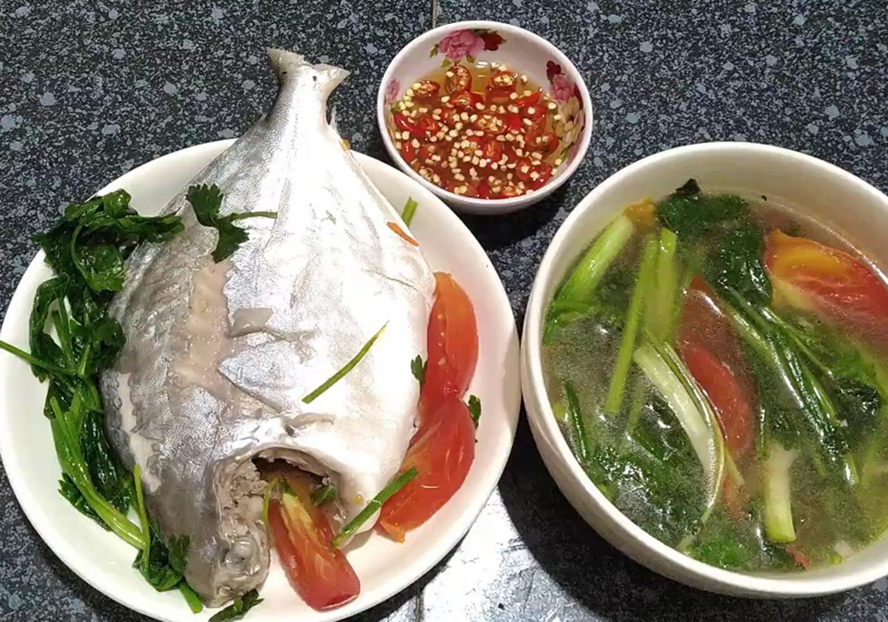 Canh cá chim nấu ngót