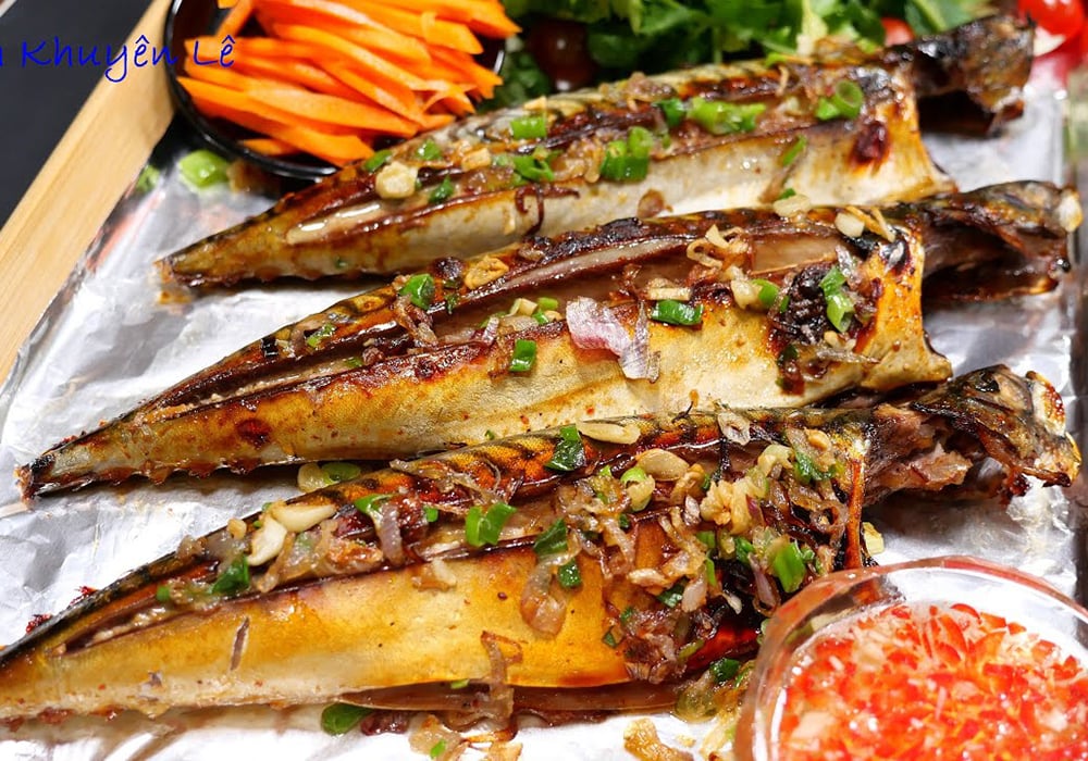 Cá nục nướng mỡ hành
