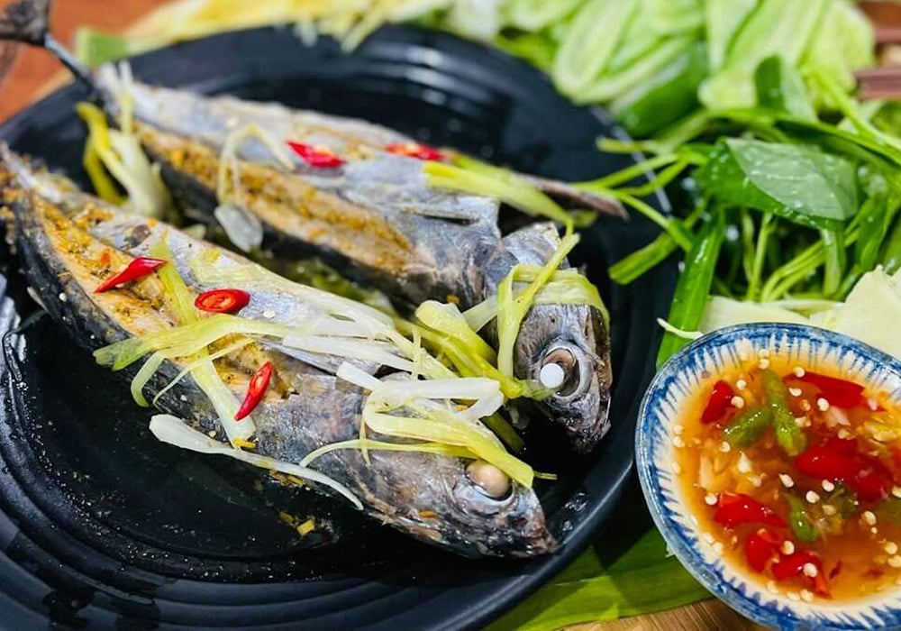 Cá nục hấp sả