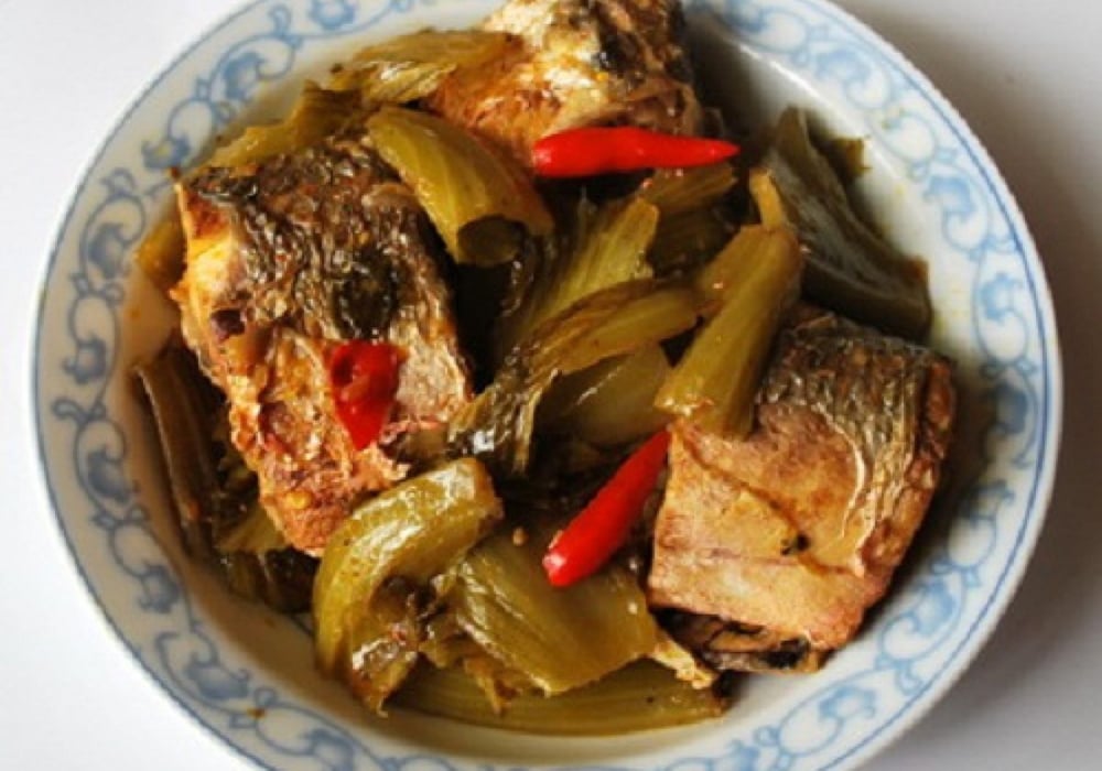 Cá trắm kho dưa