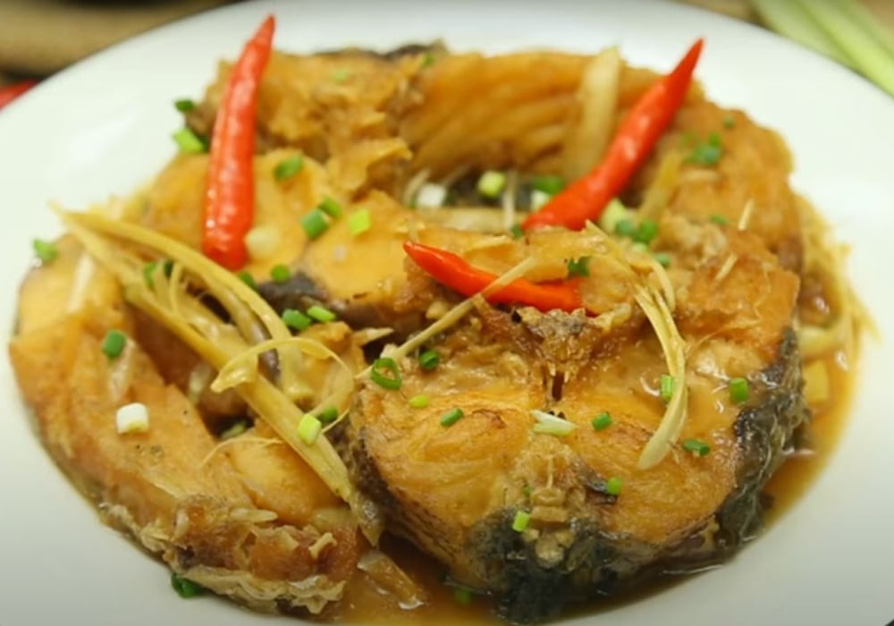 Cá trắm kho sả