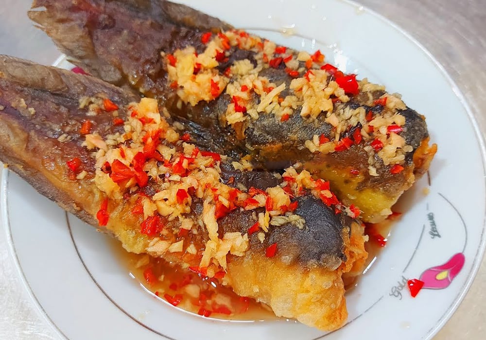 Cá trê chiên mắm gừng