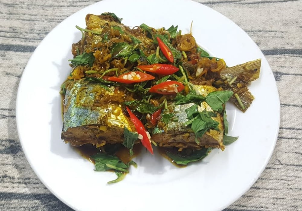 Cá nục kho sả ớt