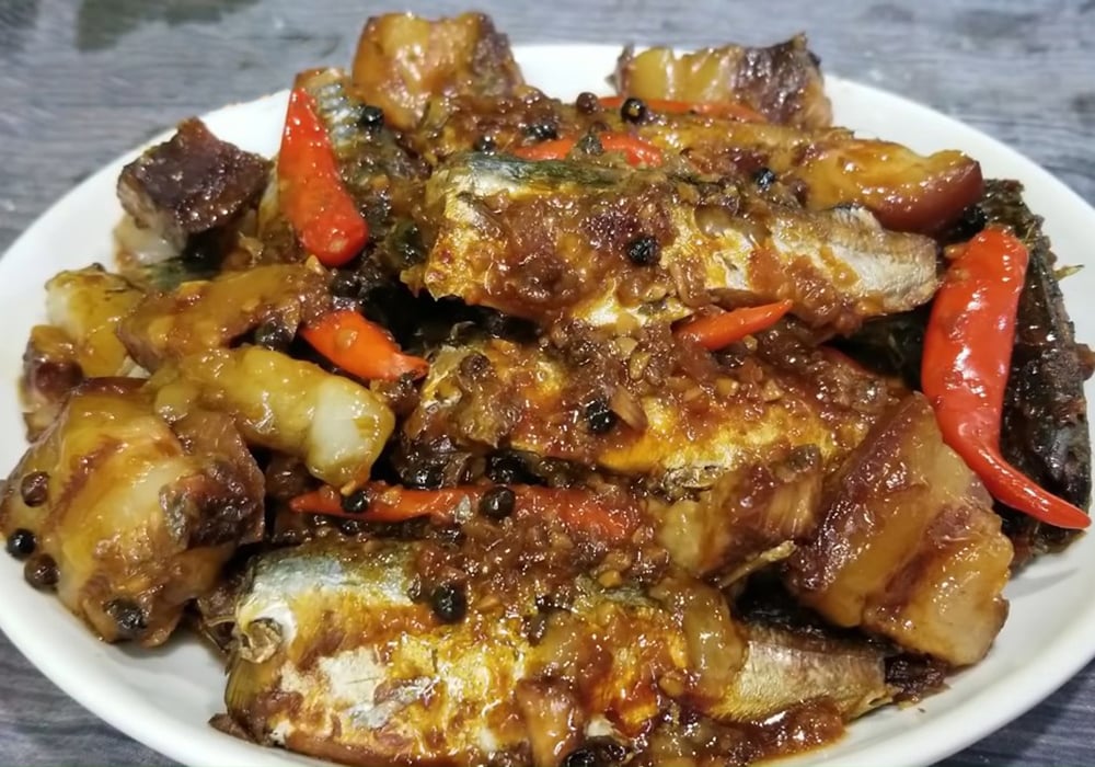 Cá nục kho riềng