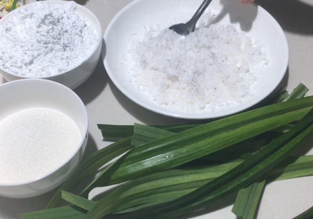 Nguyên liệu làm bánh ống lá dứa