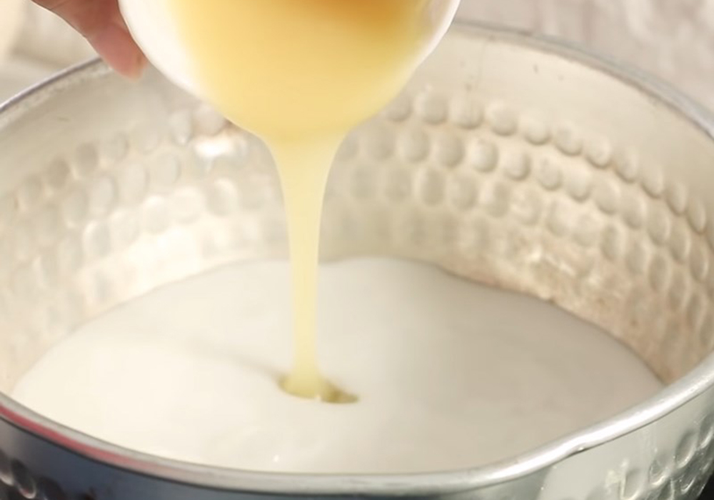 Nấu nước cốt dừa