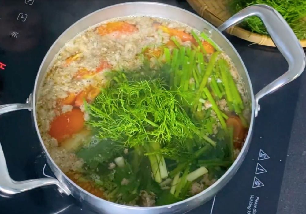Nấu canh riêu cua nấu ngót