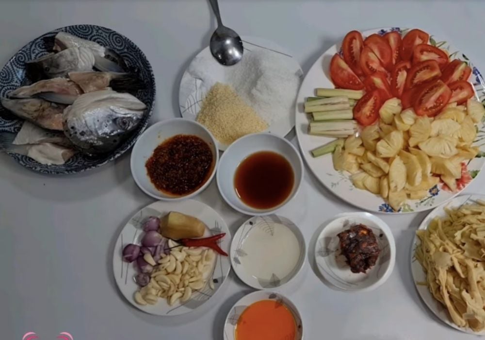 Nguyên liệu làm lẩu đầu cá hồi măng tươi