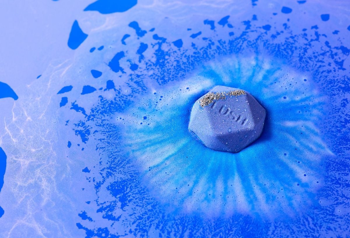 Phản ứng sủi giữa baking soda và citric acid