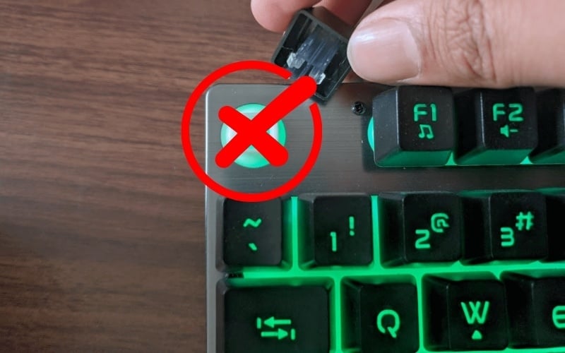 Bàn phím Logitech không thích hợp với nhu cầu custom sâu hay thay switch linh hoạt