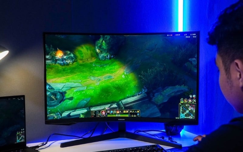 Màn hình cong 32 inch thường sử dụng tấm nền VA