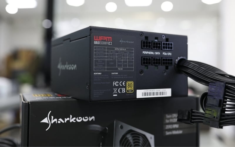 Sharkoon là một thương hiệu đến từ Đức, chuyên cung cấp gaming gear và linh kiện máy tính