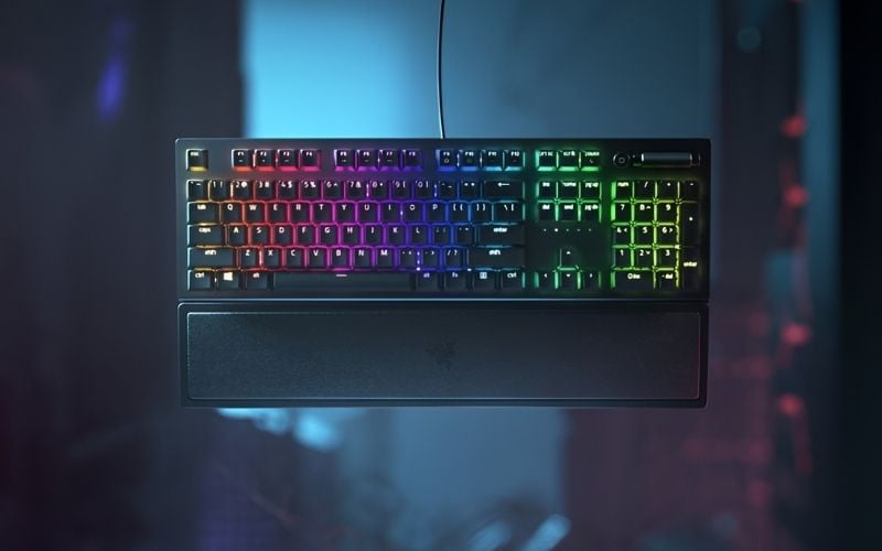 Bàn phím Razer có dây đảm bảo kết nối ổn định, độ trễ \thấp, tối ưu cho game thủ chuyên nghiệp