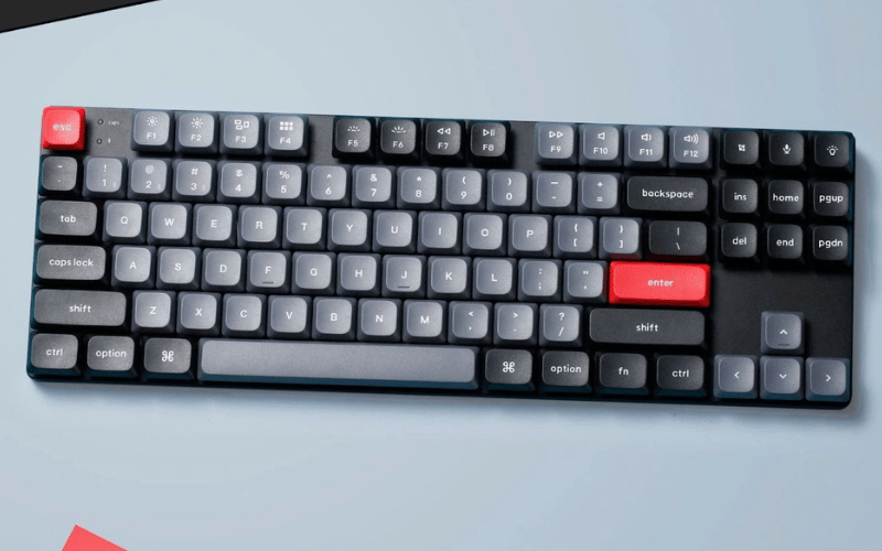 Cảm giác gõ trên bàn phím low profile vẫn có nét cơ học rõ hơn laptop