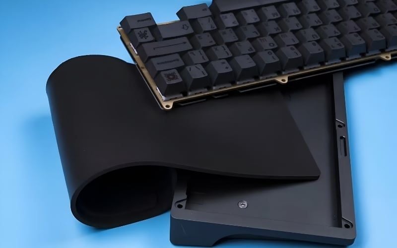 Đặt foam ở đáy case hoặc giữa các lớp để giảm tiếng ồn
