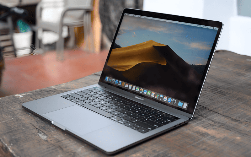 MacBook phù hợp học iOS, pin tốt, ổn định, web backend và Docker nhẹ