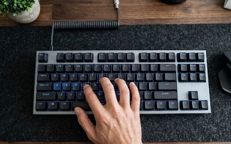 Anti-ghosting là tính năng giúp bàn phím nhận nhiều phím cùng lúc chính xác hơn