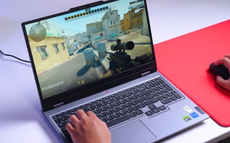 Bàn phím của LOQ được thiết kế full-size, cung cấp hành trình phím tốt và độ nảy cao