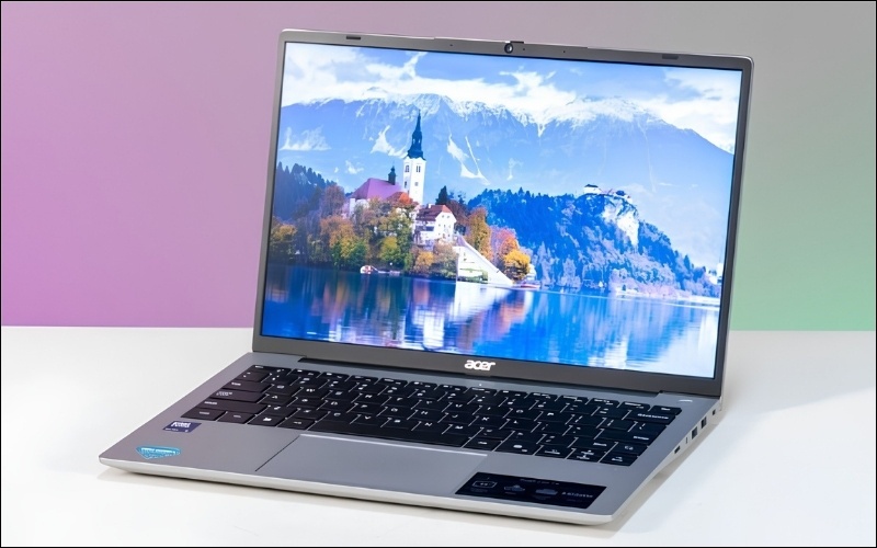 Màn hình Full HD IPS đủ cho học tập, xem nội dung và chơi game phổ thông