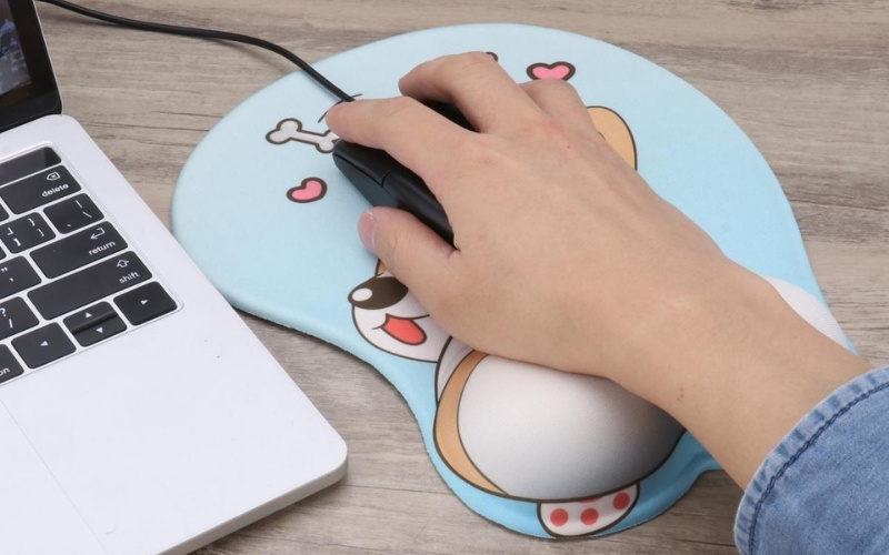 Lót chuột công thái học với đệm kê tay